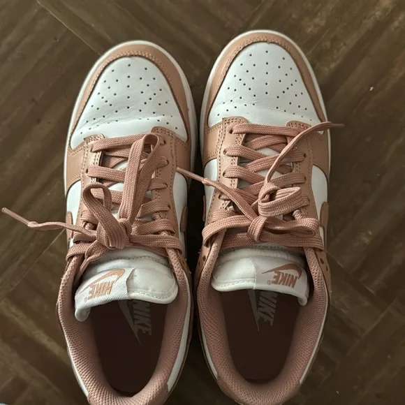 Nike Women Rose Whisper Dunks - Picture 5 of 6